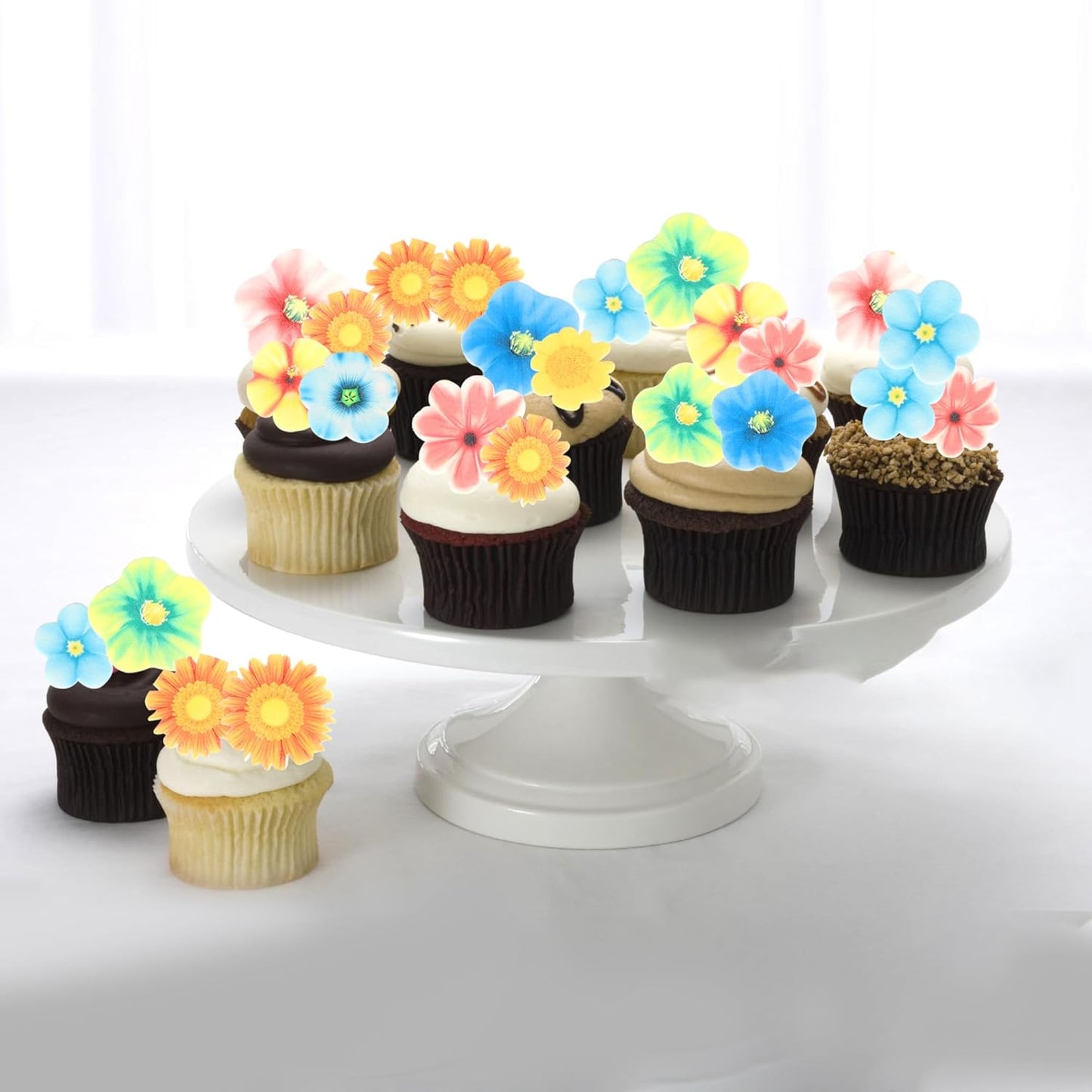 80 PCS Edible Flowers Cake Decorations Edible Daisy Cupcake Toppers Sunflower Cupcake Decoration Flower Birthday Party Decor for Baby Shower Wedding Birthday Party Cake Food Decorations Supplies