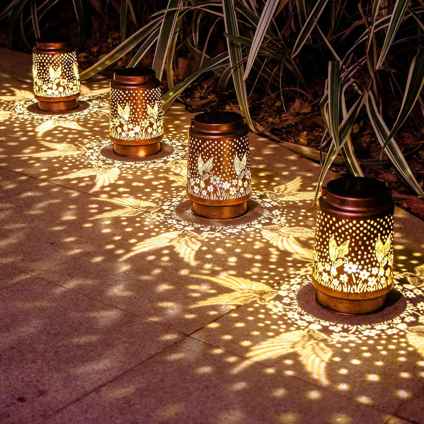 Hummingbird Birthday Gifts for Women Mom Grandma Solar Lanterns Outdoor Waterproof Garden Decor Metal Hanging LED Decorative Light for Patio Yard Lawn Backyard Front Porch Gardening Gifts